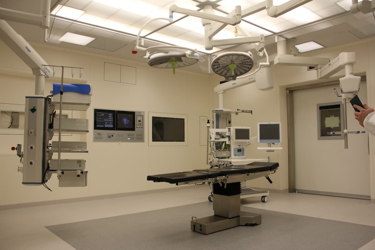 Biomedical and diagnostic healthcare equipment
